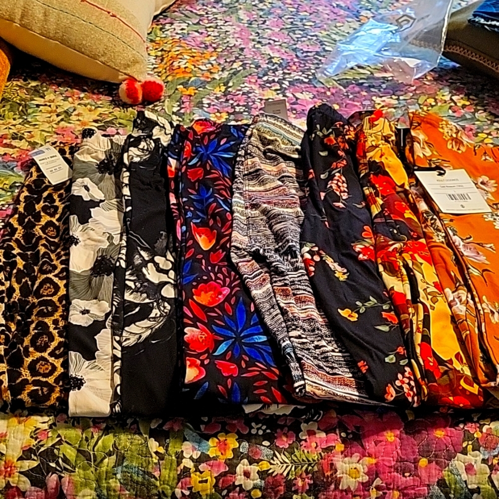 LOT OF NWT leggings size large